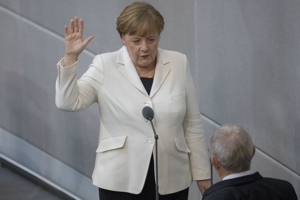 Angela Merkel empossada como nova chanceler da Alemanha