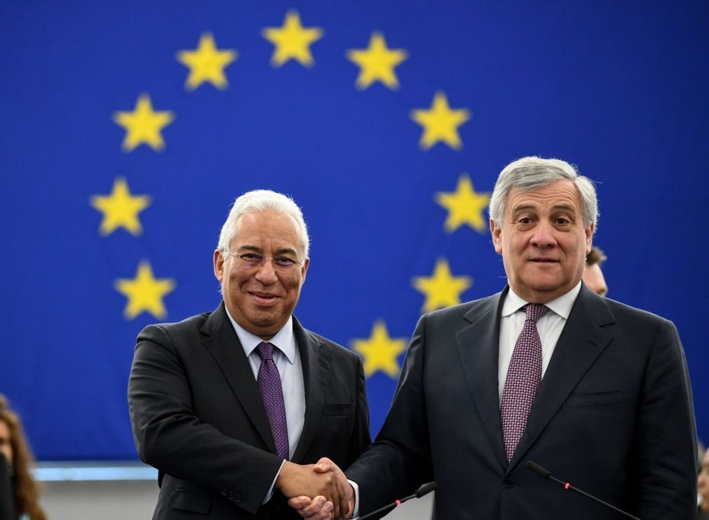 Tajani coloca-se ao lado de Costa na defesa de novos impostos europeus