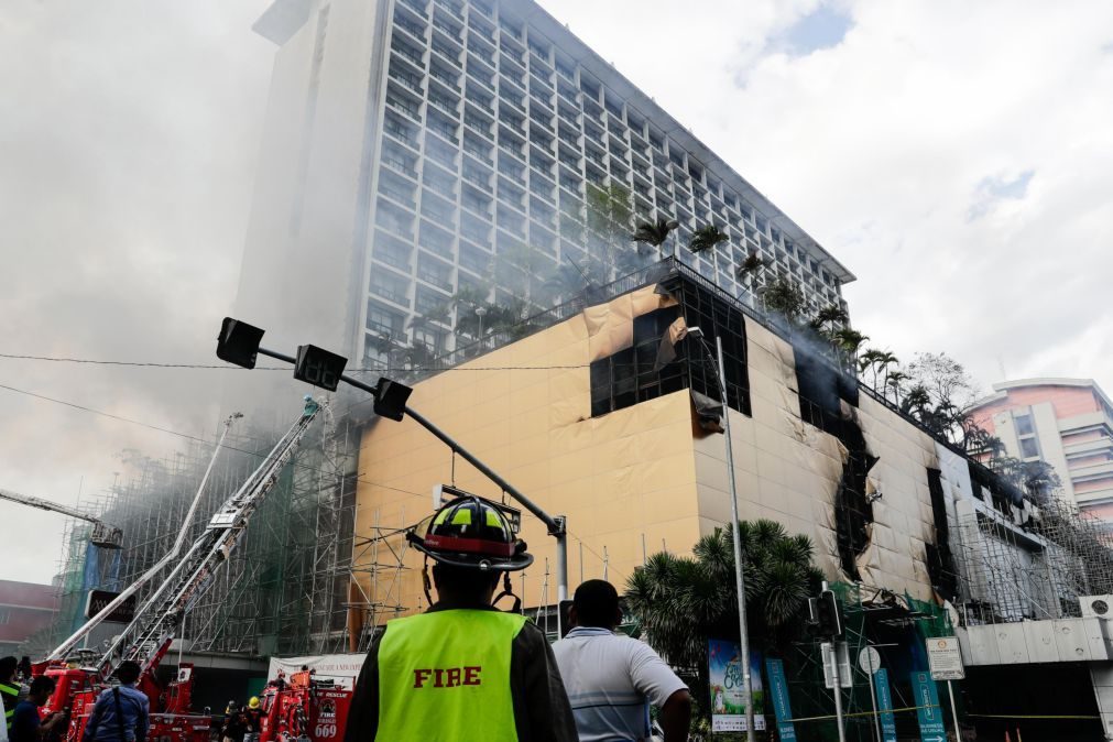 Última hora: Pelo menos quatro mortos em incêndio em hotel no centro de Manila