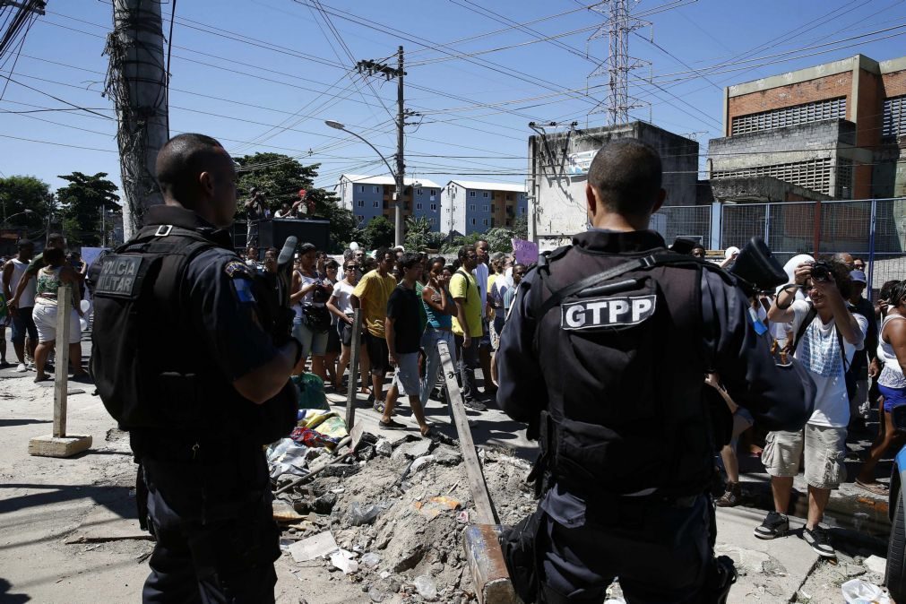 Confrontos com polícia em favela do Rio de Janeiro faz três mortos e quatro feridos