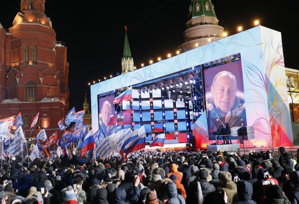 Putin proclama vitória nas presidenciais perante milhares de apoiantes em Moscovo
