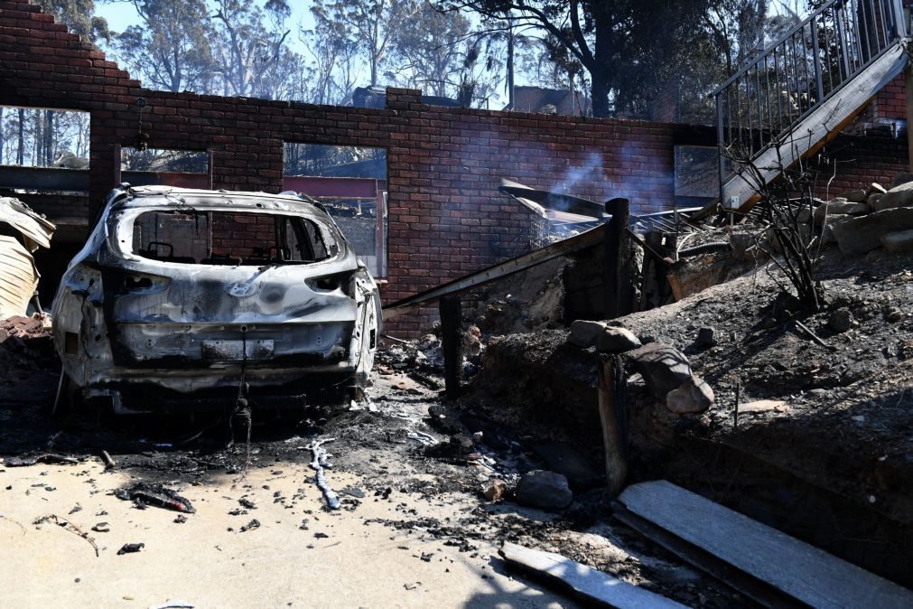 Violentos incêndios destroem 90 casas na Austrália