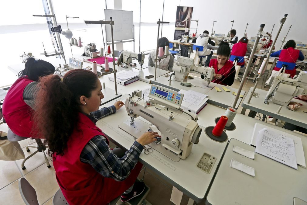Trabalhadores do têxtil e vestuário em greve 6.ª feira por salário mínimo de 600 euros