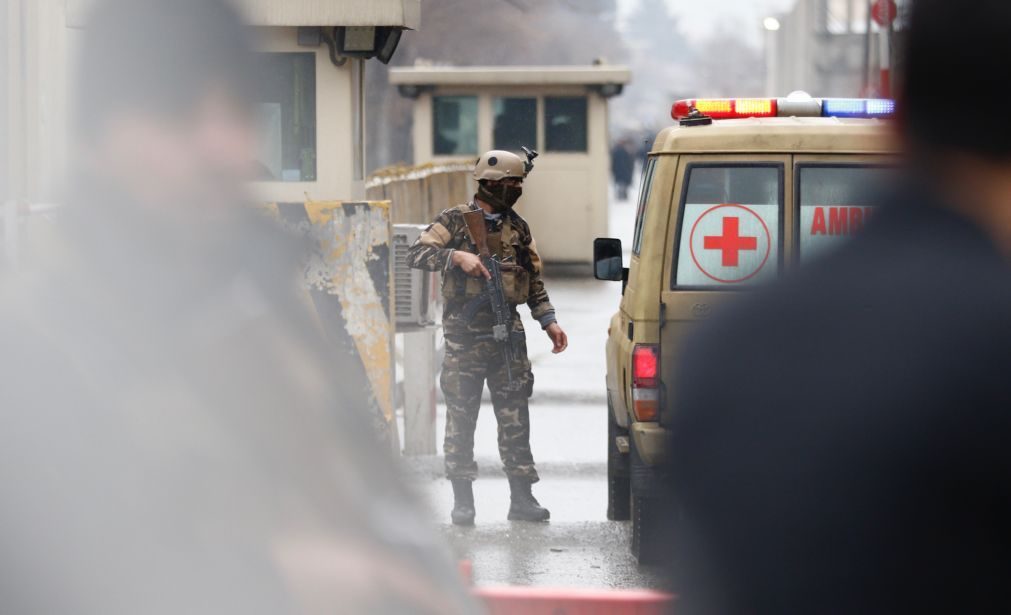 Homem-bomba suicida matou 26 pessoas em ataque perto de santuário xiita