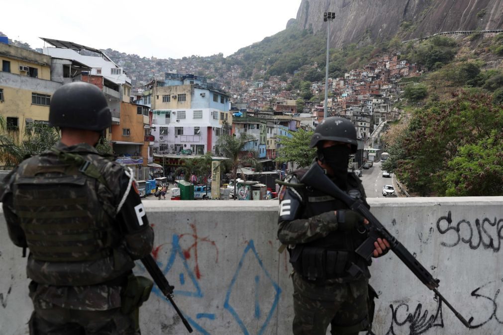 Rio de Janeiro: pelo menos 7 mortos em confrontos em favela [vídeo]