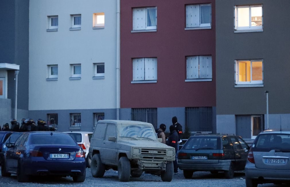 Companheira de atacante em França morto suspeita de radicalização
