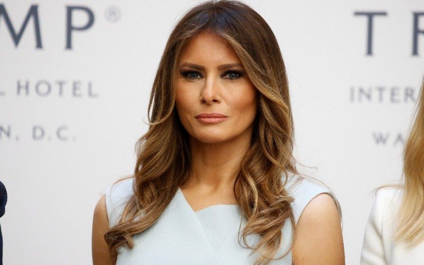 Melania Trump surpreende com vestido de princesa em Inglaterra