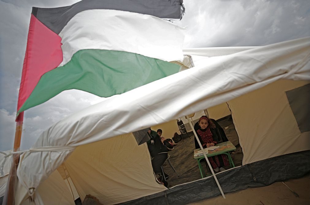 Palestinianos iniciam jornada de greve e luto nacional pelos 16 mortos em Gaza