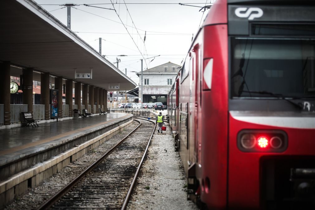 ÚLTIMA HORA: Máquina de manutenção ferroviária mata uma pessoa em Setúbal