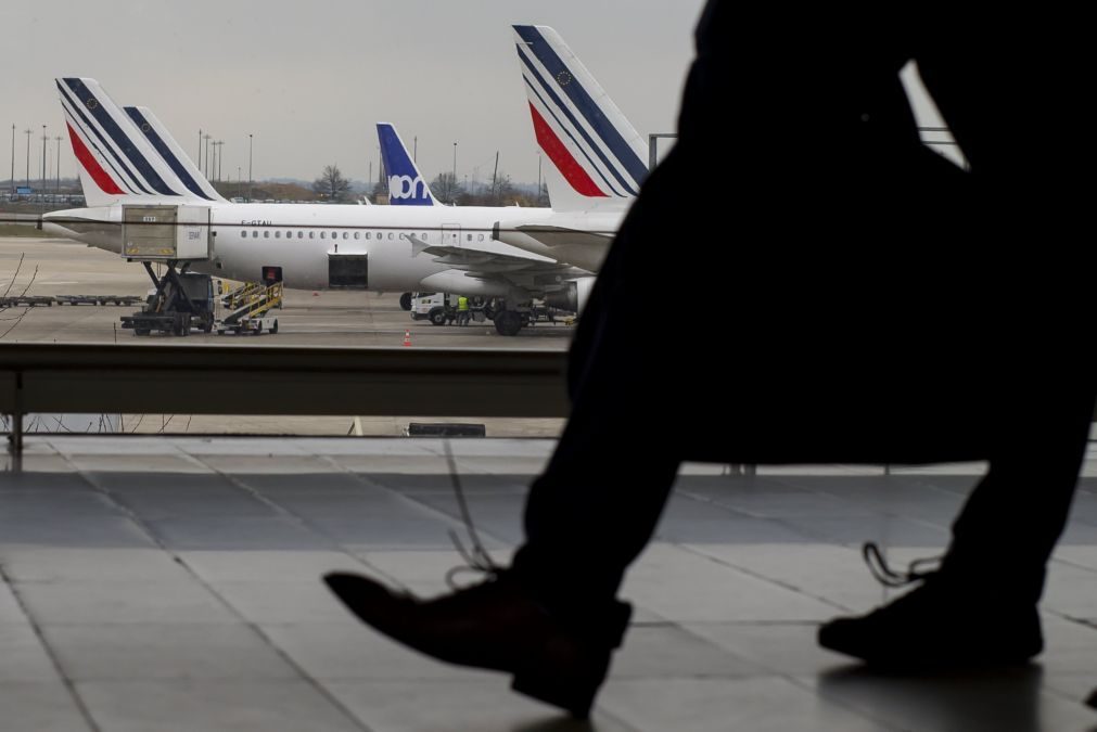 Greve na Air France leva a cancelamento de 25% dos voos na terça-feira