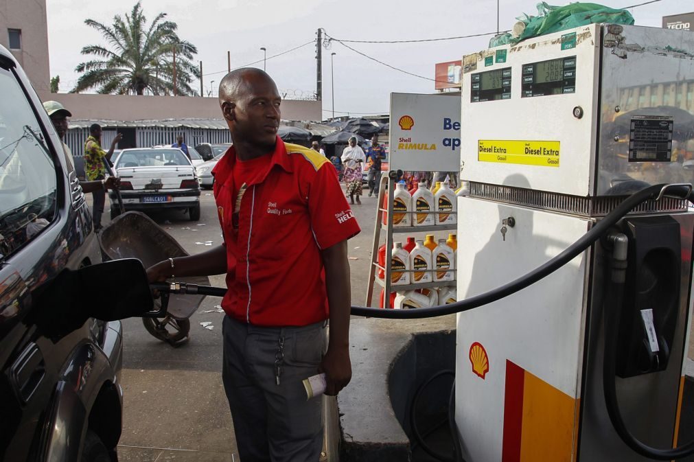 Angola gastou num ano mais de 1.200 MEuro para manter preços baixos nos combustíveis