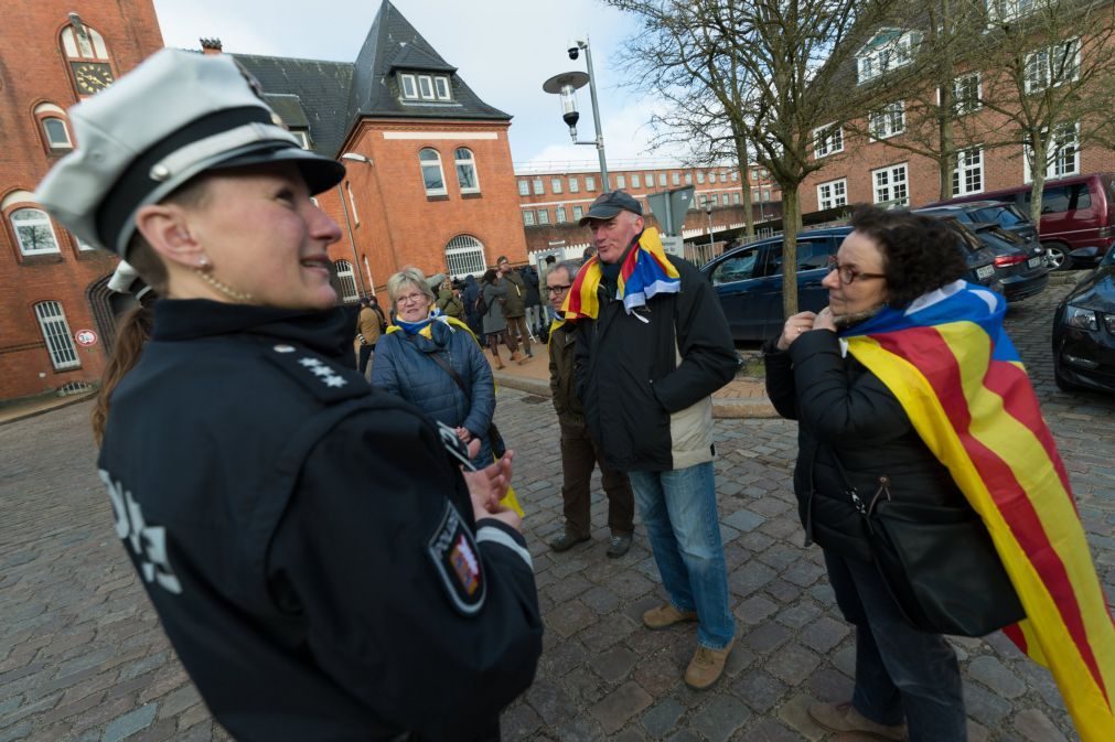 Última Hora: Justiça alemã ordena libertação imediata de Puigdemont