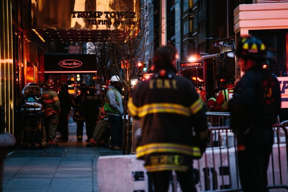 Morre homem ferido com gravidade em incêndio na Torre Trump em Nova Iorque