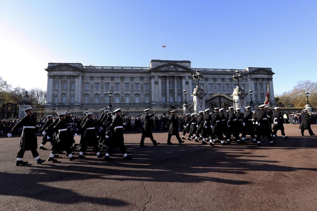 Polícia detém condutor de carrinha «suspeita» perto do Palácio de Buckingham