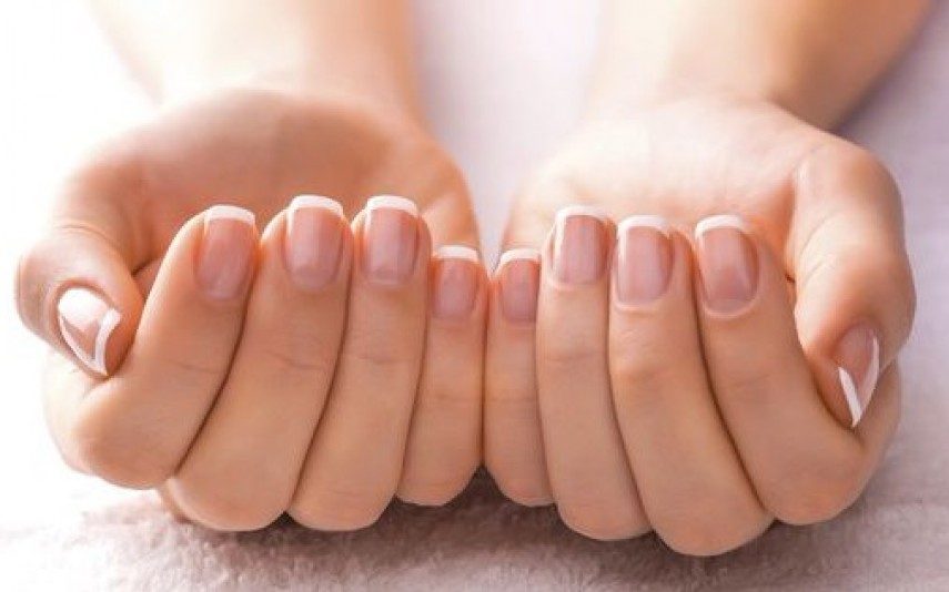 DGS desaconselha. Unhas de gel e gelinho impedem a higienização das mãos