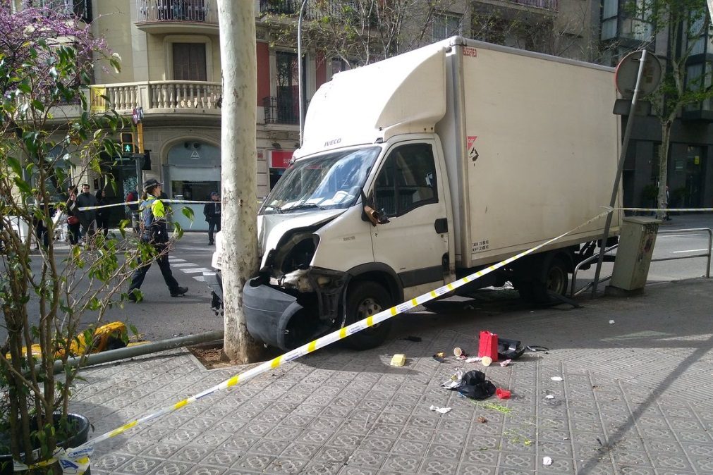 Última Hora: Camião atropela pelo menos seis pessoas no centro de Barcelona