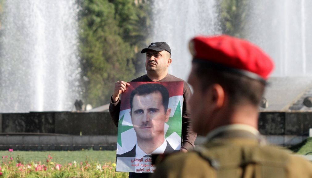 Centenas de sírios em manifestação de apoio a Bashar al-Assad em Damasco