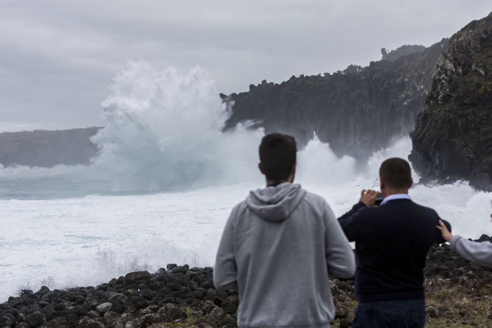 Depressão Irene afeta Açores com vento forte e agitação maritima
