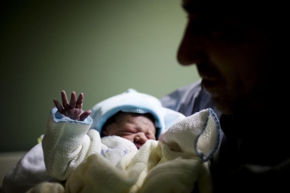 Maioria dos bebés nascidos em Portugal são fora do casamento