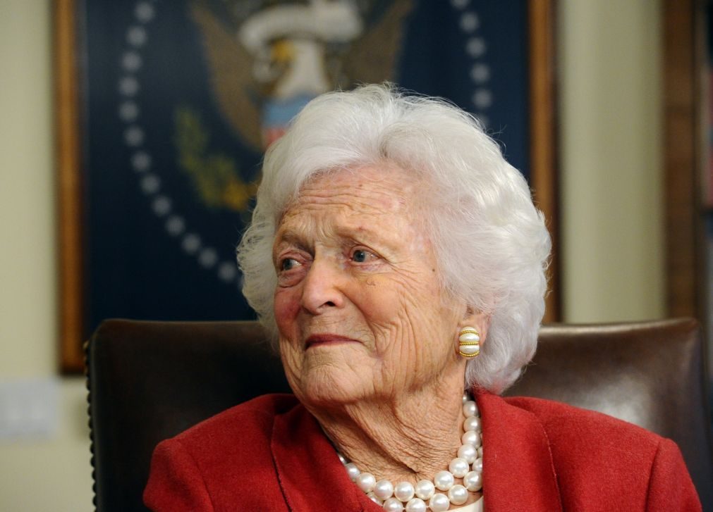 Morreu Barbara Bush, esposa e mãe de presidentes dos EUA