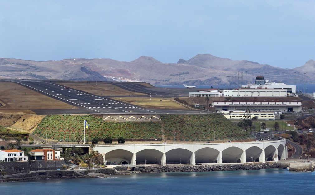 Vento forte no aeroporto da Madeira cancela e diverge aviões