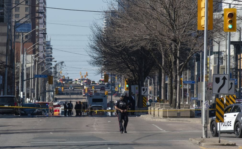 Responsável pelo atropelamento em Toronto com dez acusações de homicídio 1.º grau