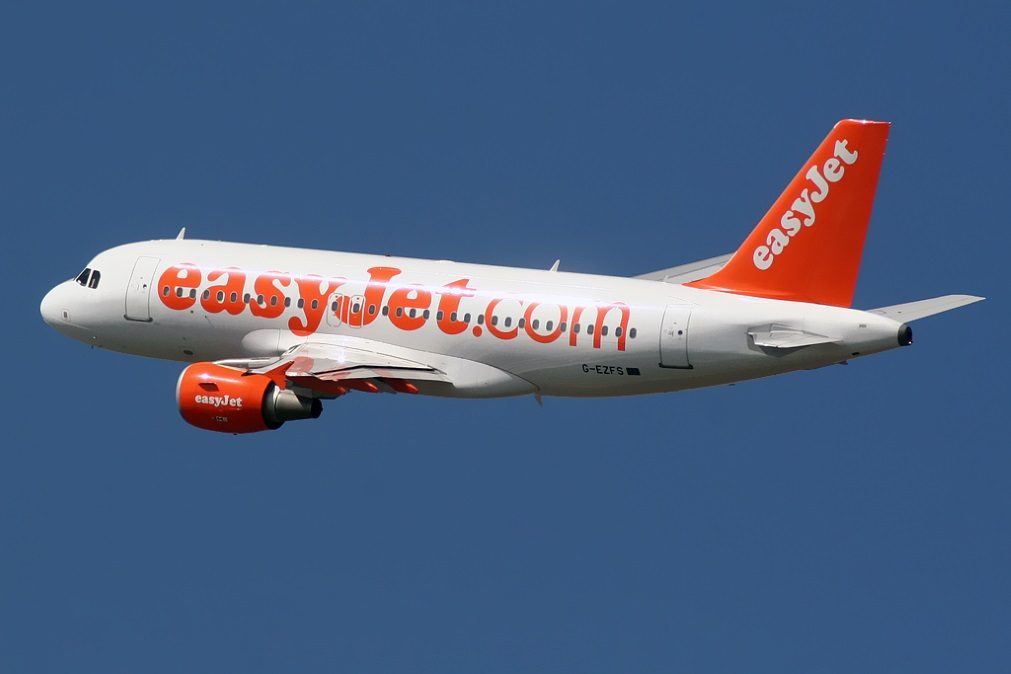 EasyJet cancela 100 voos devido a baixas médicas por covid-19