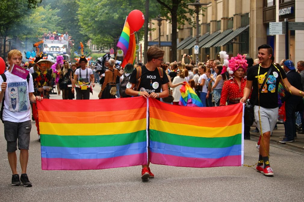 Lei anti-adoção para casais do mesmo sexo avança dos Estados Unidos