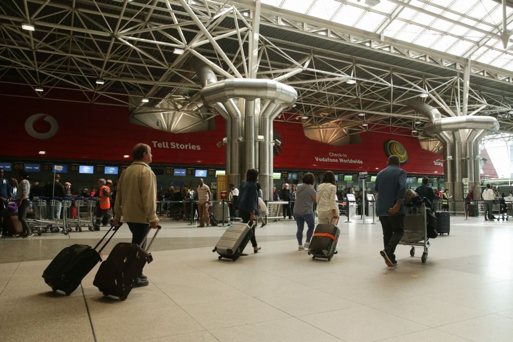 10 funcionário agredidos no aeroporto de Lisboa devido a atrasos e cancelamentos de voo