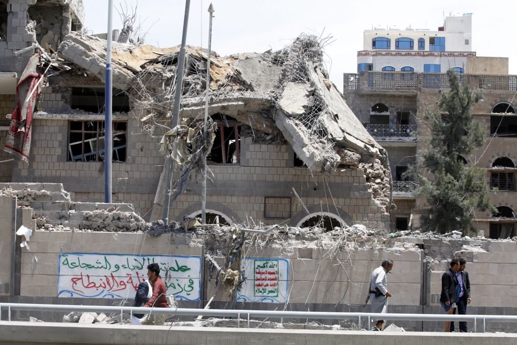 Pelo menos seis mortos e 30 feridos em ataques ao palácio presidencial do Iémen