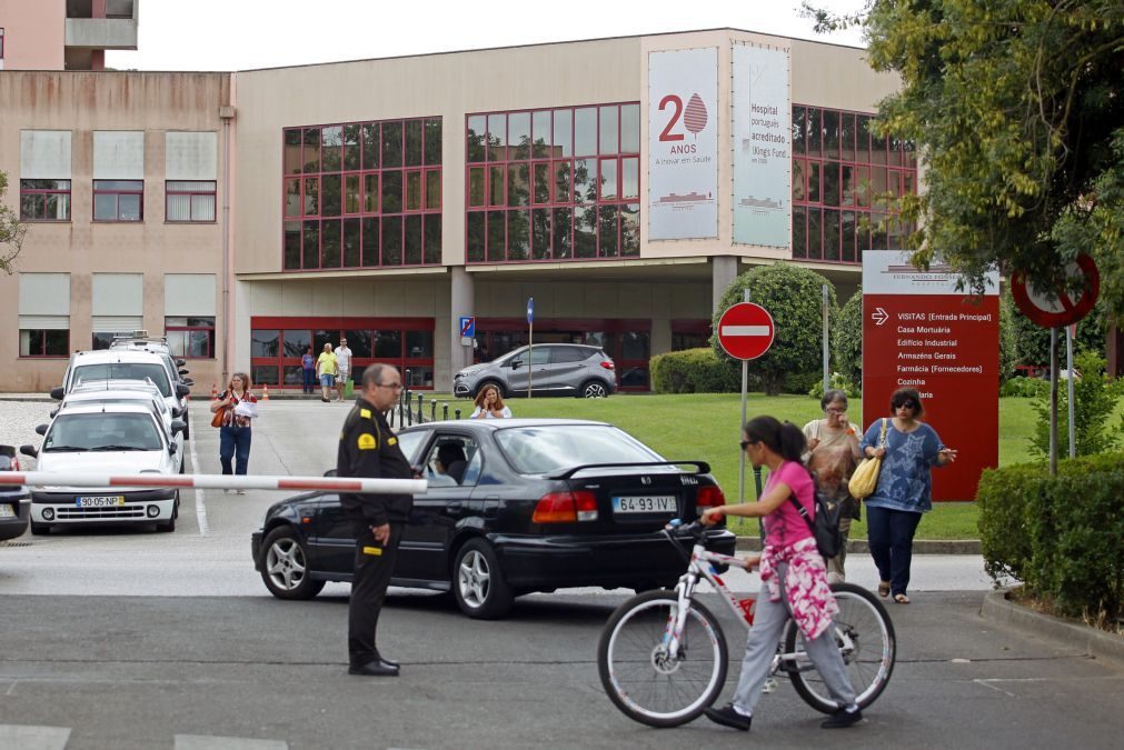 Arranca testículo durante surto psicótico para fugir do hospital