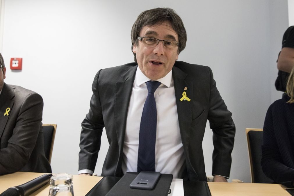 Carles Puigdemont renuncia a presidir ao governo da Catalunha