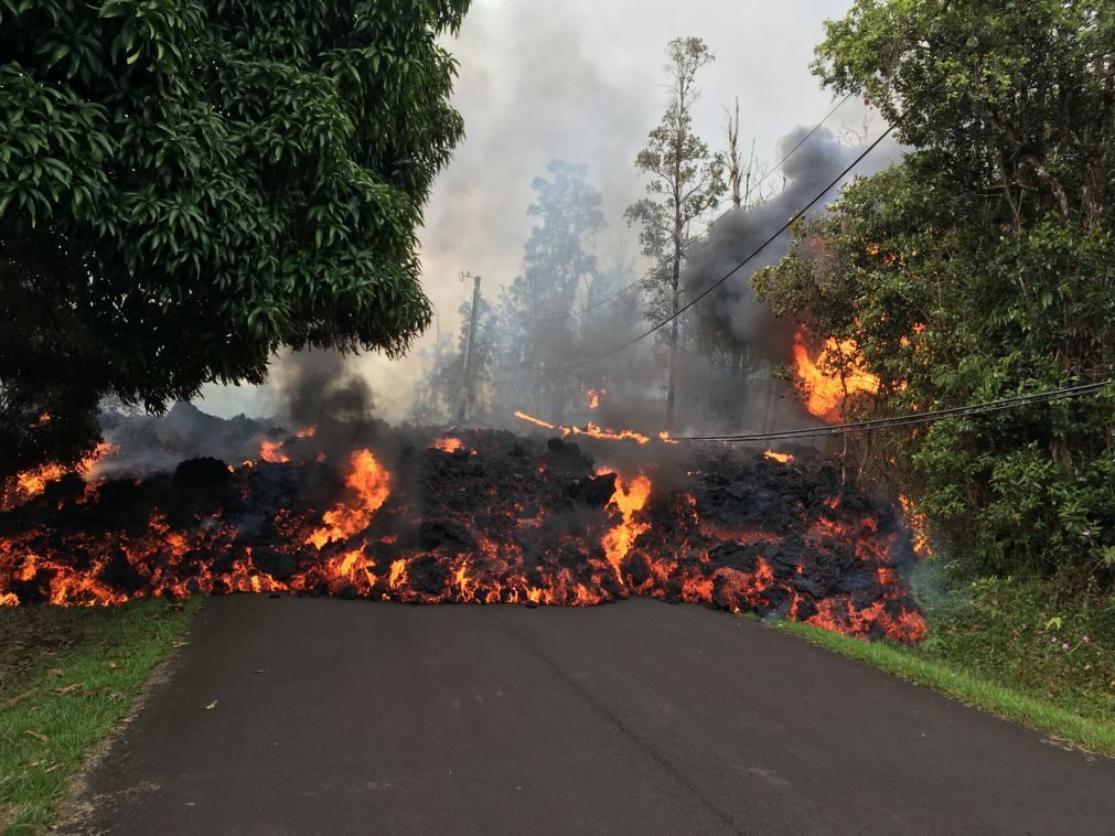 Insólito: Explosões de vulcão no Havai podem lançar pedras do tamanho de frigoríficos a quilómetros
