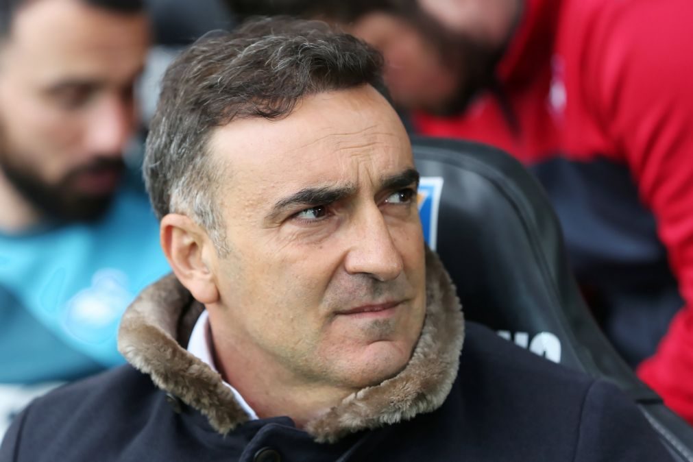 Swansea City anuncia saída do treinador português Carlos Carvalhal