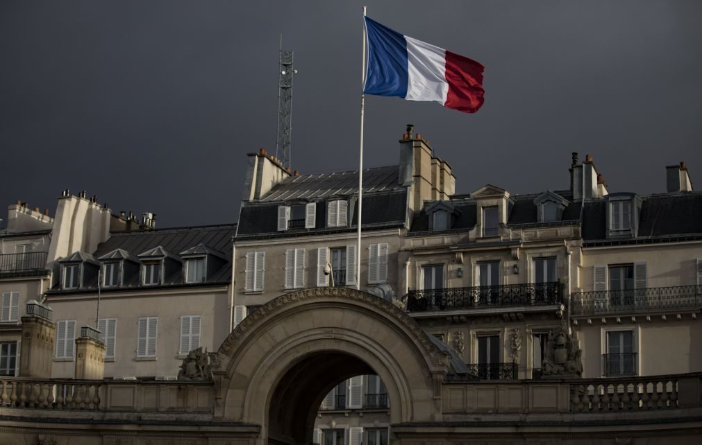 França | Oito migrantes descobertos em camião frigorífico