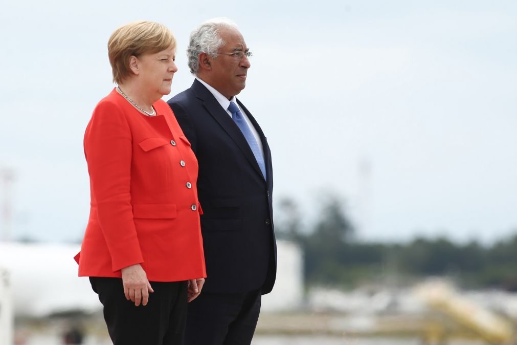 Angela Merkel está em Portugal, visitou a Bosch de Braga e falou em «cooperação luso-alemã»
