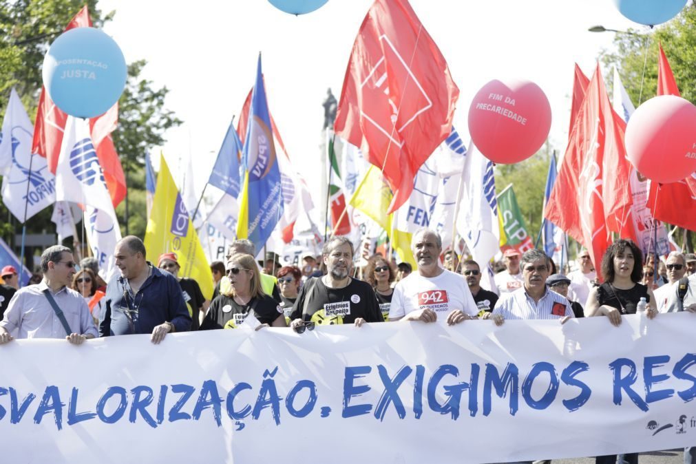 Professores admitem greve a exames, aulas e lançamento de notas