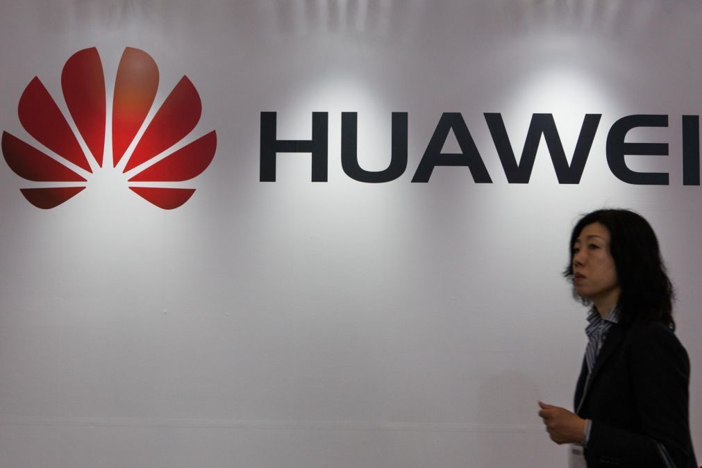 Huawei nega armazenamento de dados do Facebook