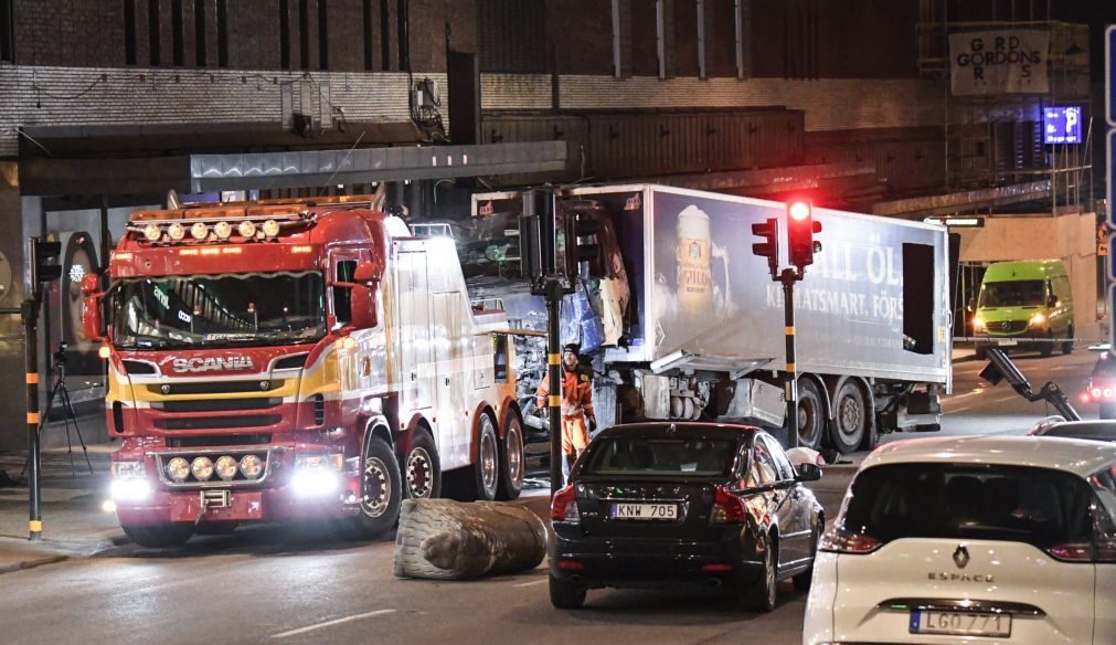Condenado a prisão perpétua autor do ataque terrorista com camião em Estocolmo