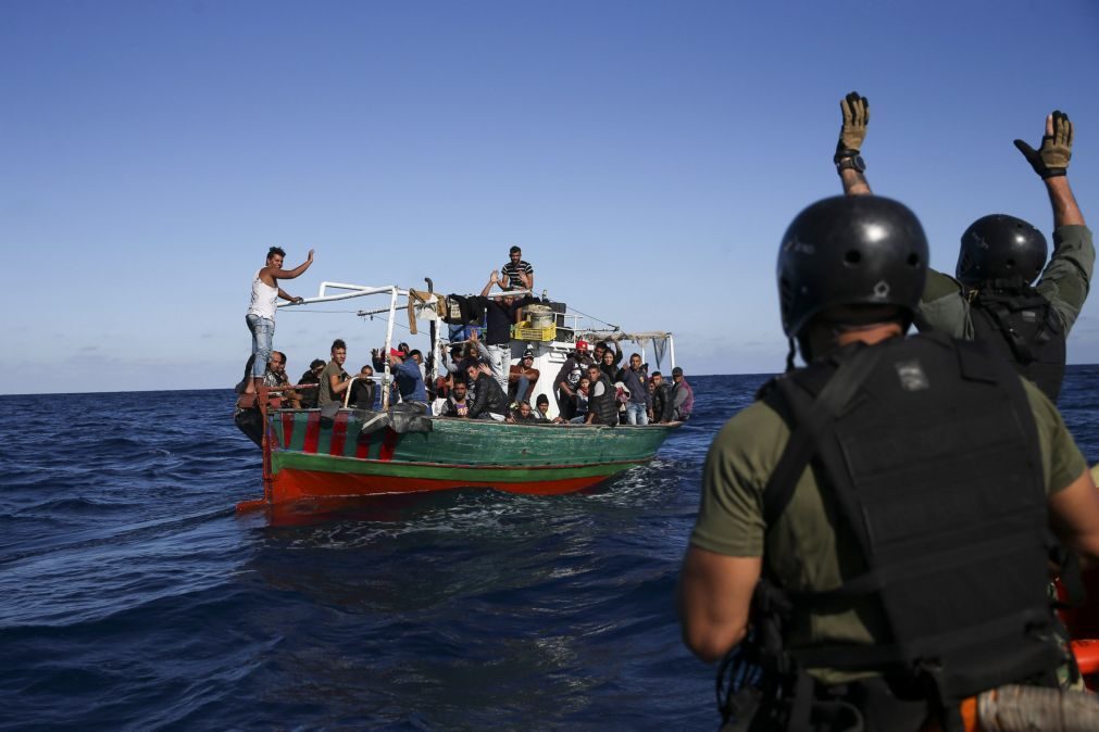 Resgatados 180 migrantes de várias embarcações no sul de Espanha