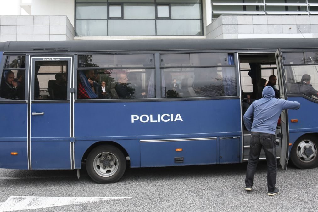 Cinco polícias negam agressões e insultos racistas a jovens da Cova da Moura