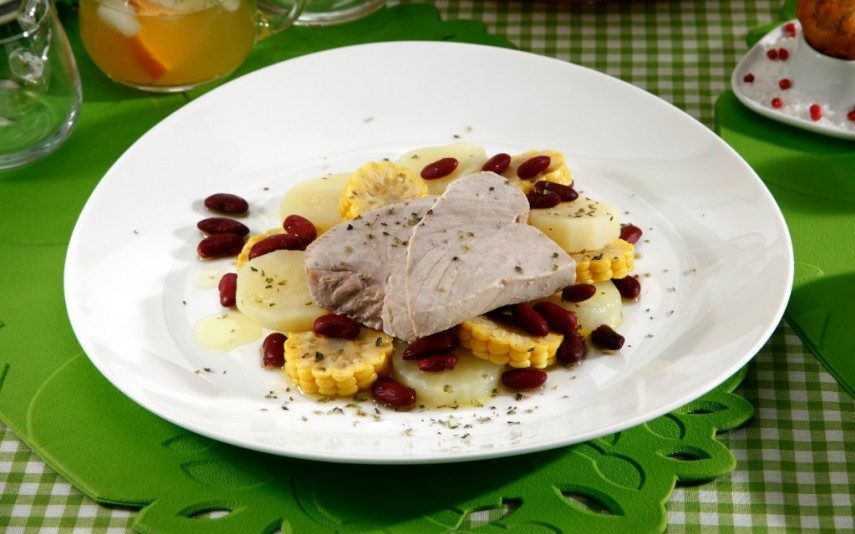 Atum com feijão e milho também faz parte do menu dos Santos Populares
