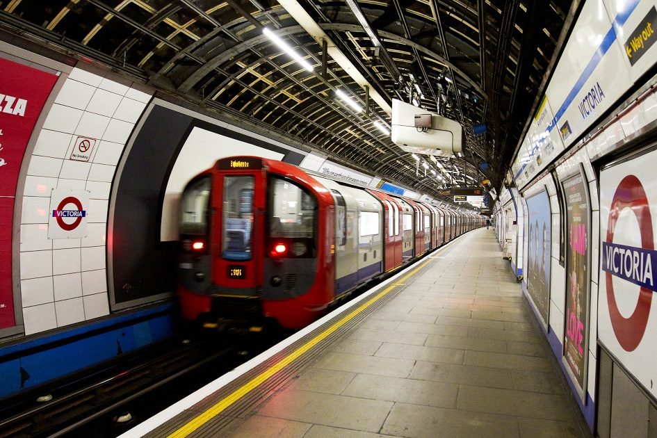 Estação de metro evacuada após explosão em Londres