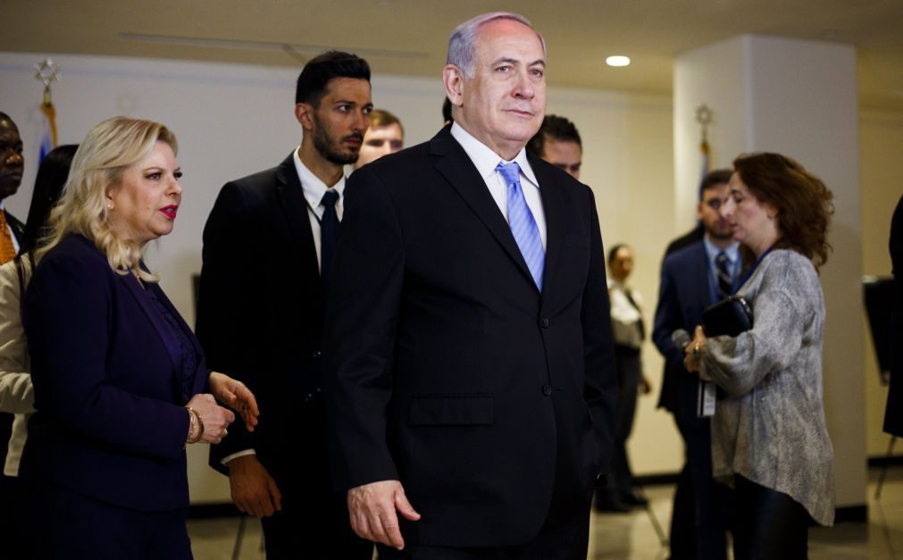 Mulher de primeiro-ministro de Israel acusada de «fraude» e «abuso de confiança»