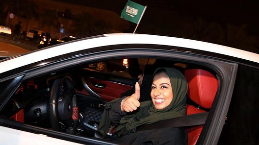 Arábia Saudita | Acabaram as entradas distintas para homens e mulheres em restaurantes