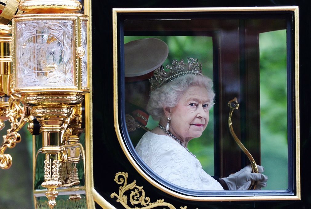 Rainha Isabel II falha evento religioso por «não se sentir bem»