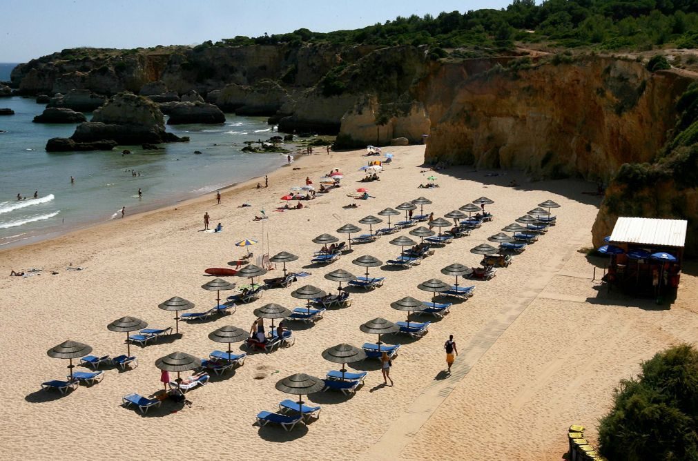 Algarve: praias fechadas a banhos por sujidade e mau-cheiro
