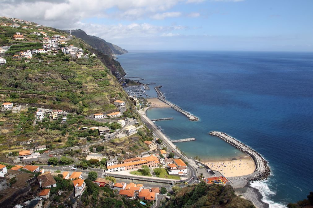Dois feridos em despiste de «carro de cestos» na Madeira