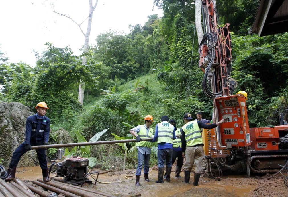 Grupo preso em gruta da Tailândia vai receber mantimentos e aulas de mergulho