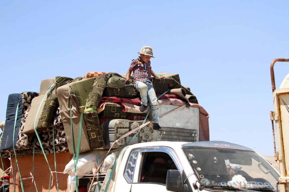 270 mil pessoas deslocadas no sul da Síria devido aos combates